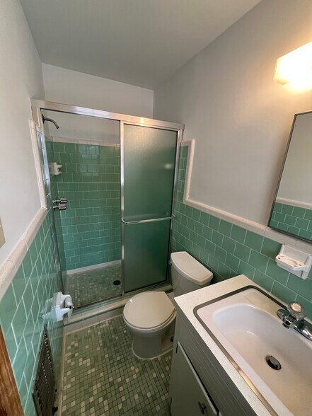 More Photos Of 526-530 Lyle Cir, Lawrenceville Light Manufacturing For Sale