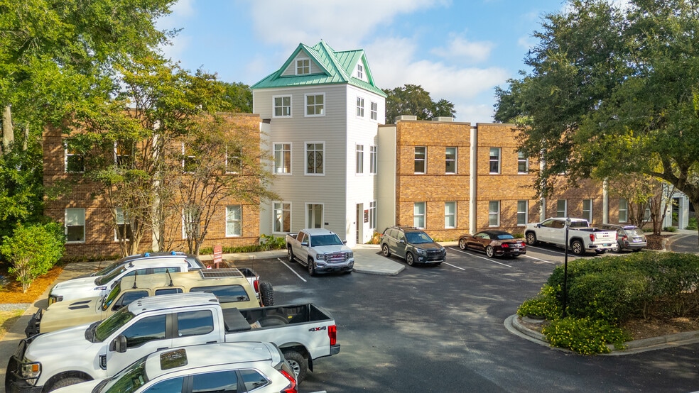 More Photos Of 268 W Coleman Blvd, Mount Pleasant Office For Sale