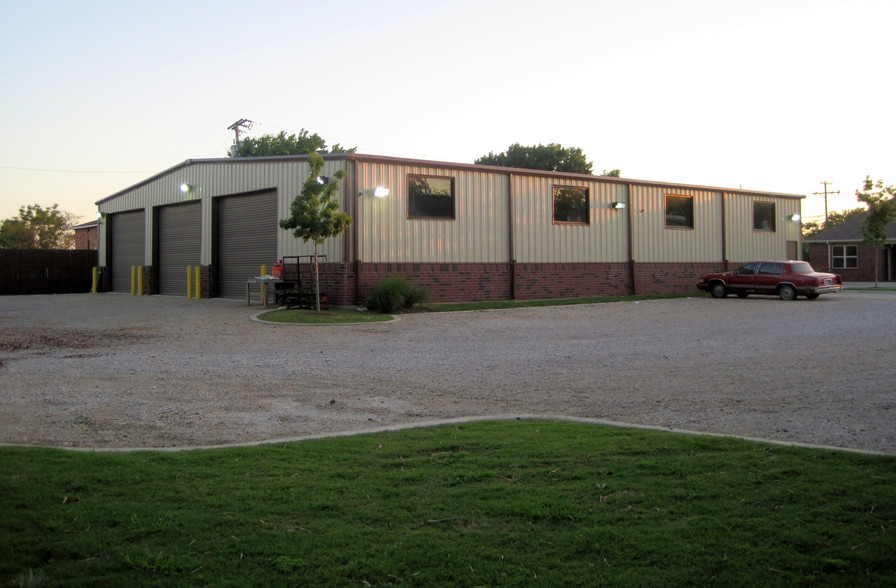 Primary Photo Of 136 Harmon Rd, Hurst Warehouse For Sale