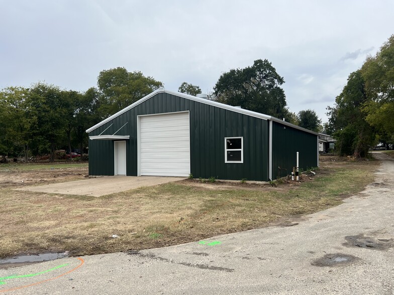 More Photos Of 304 W Tyler St, Athens Warehouse For Sale