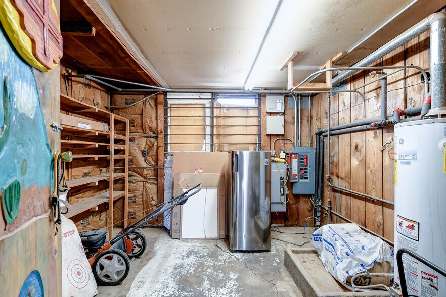 More Photos Of 495 E Z St, Prescott Showroom For Sale