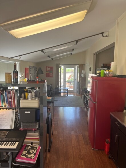 More Photos Of 22315 Mulholland Hwy, Calabasas Office For Lease