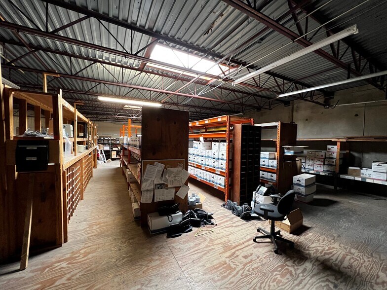 More Photos Of 1455 Lemay Dr, Carrollton Light Distribution For Sale