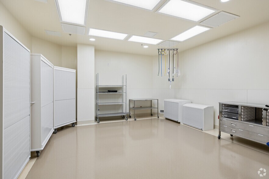 More Photos Of 5000 Commerce Dr, Bakersfield Medical For Sale