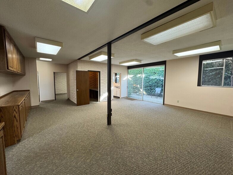 More Photos Of 1141-1151 E Main St, Ventura Office For Lease