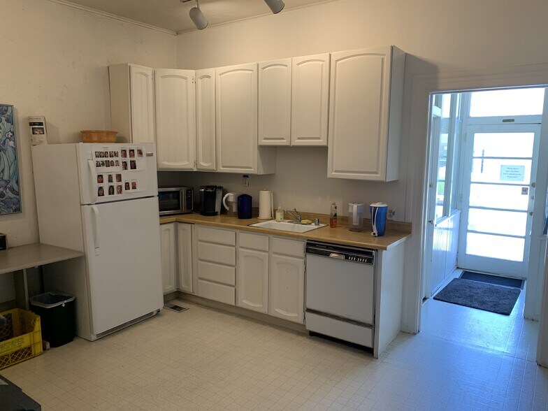 More Photos Of 725 College Ave, Santa Rosa Office For Sale