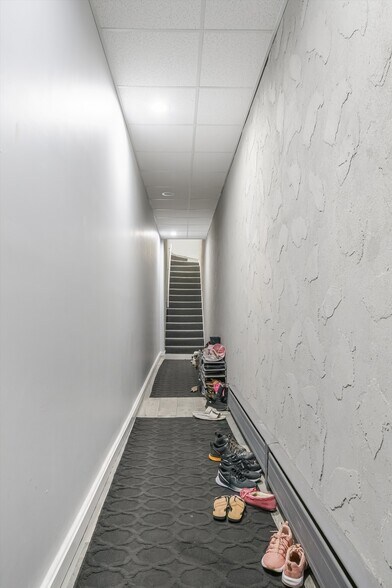 More Photos Of 5481 N Northwest Hwy, Chicago Storefront Retail Residential For Sale