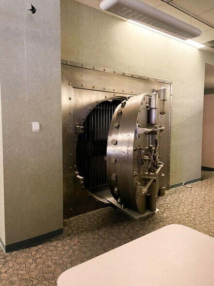 More Photos Of 400 Market St, Sunbury Bank For Sale