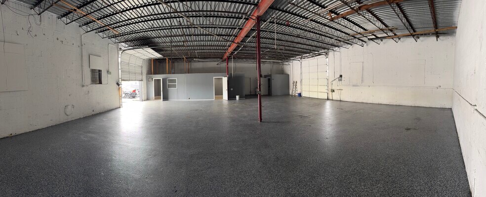 More Photos Of 3901 NE 5th Ter, Oakland Park Warehouse For Lease