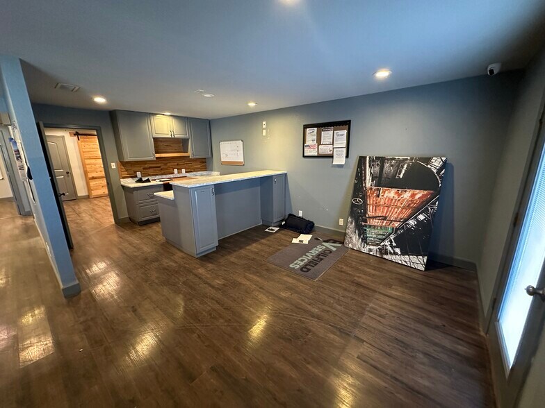 More Photos Of 903 W Industrial Ave, Midland Warehouse For Lease