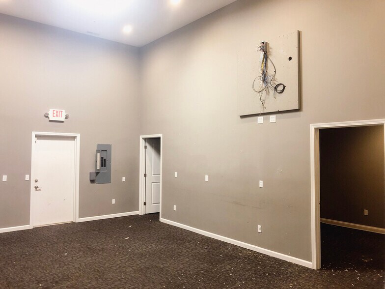 More Photos Of 1720 S Philo Rd, Urbana Freestanding For Lease