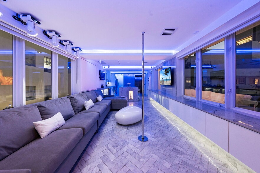More Photos Of 124 11th St, Miami Beach Hotel For Sale