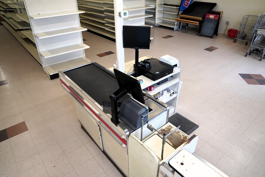 More Photos Of 304 Smith Ave, Elwood General Retail For Sale