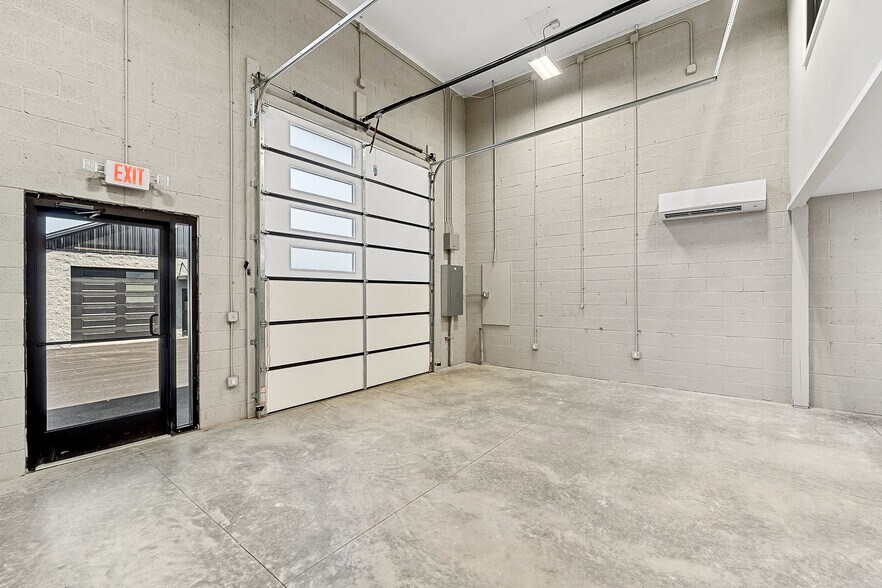 More Photos Of 240 Hub Circle, Cookeville Showroom For Lease