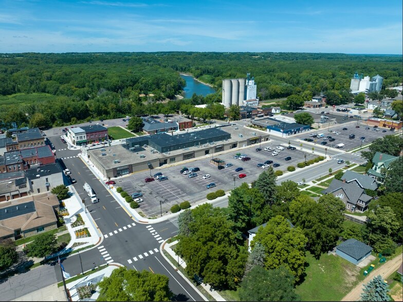 More Photos Of 101 S Main St, Le Sueur Storefront For Lease