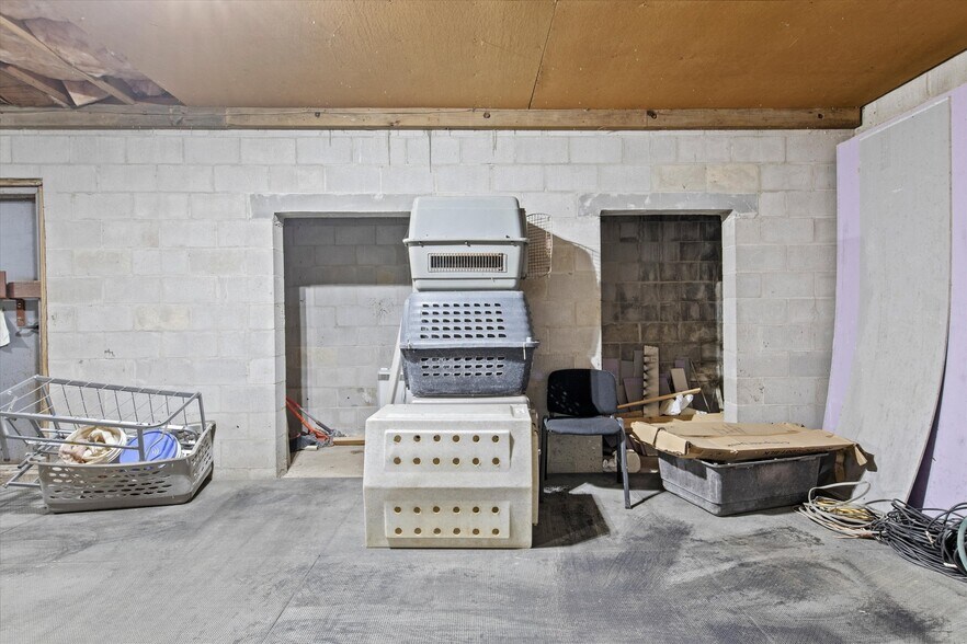 More Photos Of 1355 E Lafayette St, Tallahassee Veterinarian Kennel For Sale