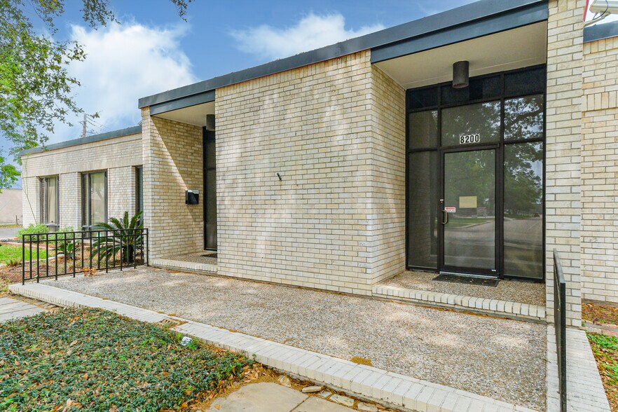 More Photos Of 8200 Westglen Dr, Houston Loft Creative Space For Lease