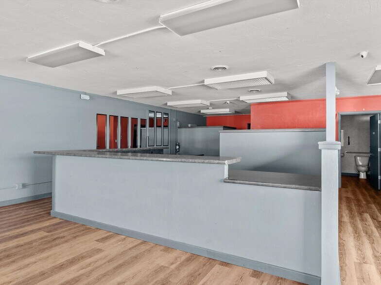 More Photos Of 1930 E Mason St, Green Bay Freestanding For Lease