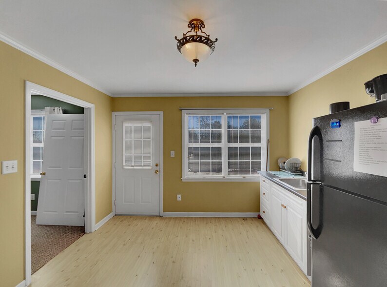 More Photos Of 9 Callaway Dr, Crawford Restaurant For Sale