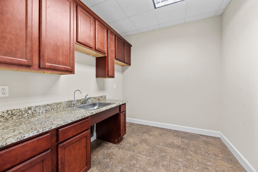 More Photos Of 1526 Katy Gap Rd, Katy Medical For Sale