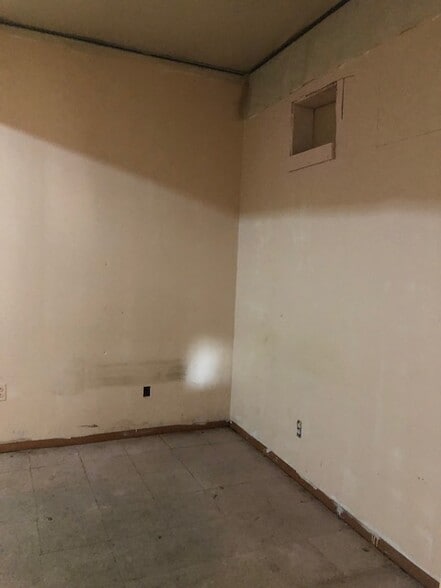 More Photos Of 6705 Holabird Ave, Dundalk Storefront For Sale