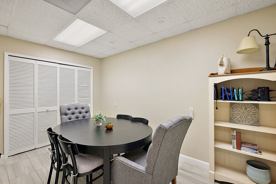 More Photos Of 609 W Montrose St, Clermont Office For Sale