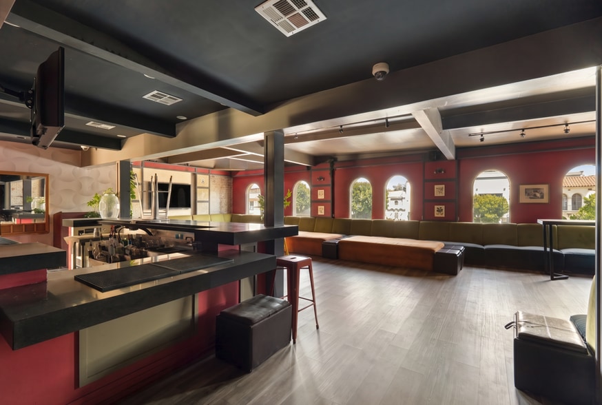 More Photos Of 141-143 N La Brea Ave, Los Angeles Restaurant For Sale