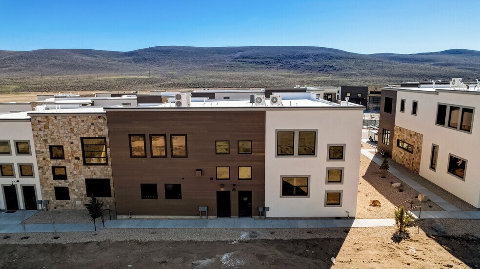More Photos Of 4554 Forestdale Dr, Park City Light Manufacturing For Sale