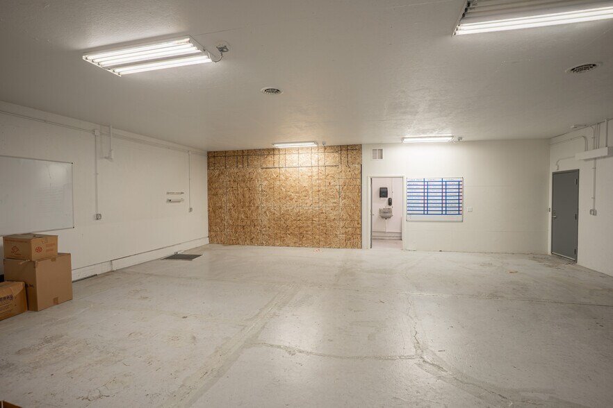 More Photos Of 319 Main St N, Kimberly Warehouse For Sale