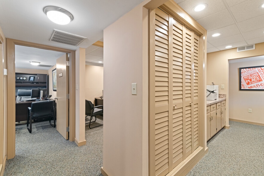 More Photos Of 1326 E Pembroke Ave, Hampton Office For Sale