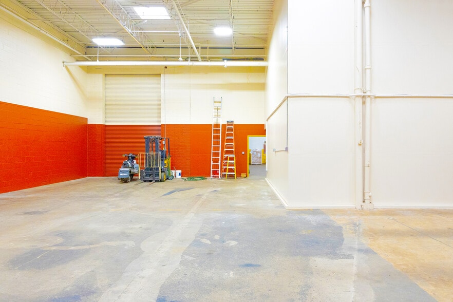 More Photos Of 202-206 Pegasus Ave, Northvale Warehouse For Lease