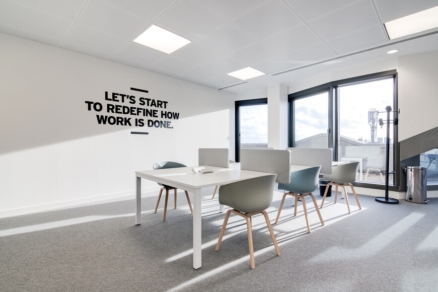 More Photos Of 3 Minster Ct, London Office For Lease