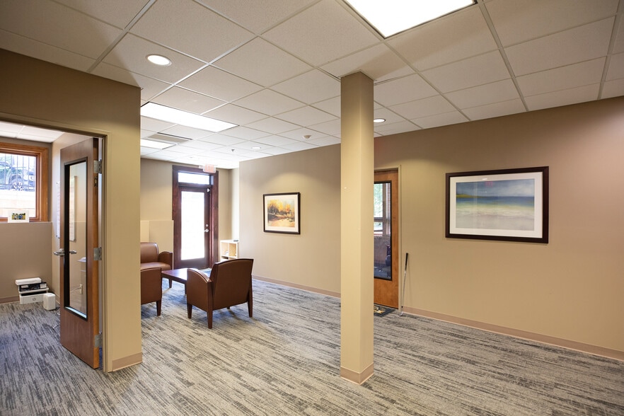 More Photos Of 6710 W 121st St, Overland Park Office For Sale