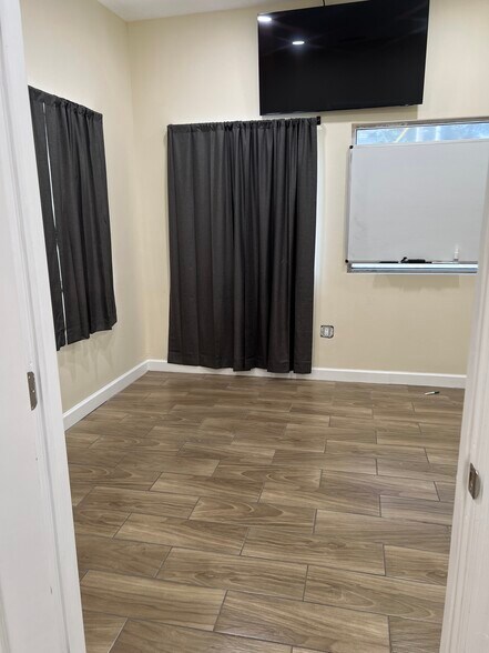 More Photos Of 3003 N Nebraska Ave, Tampa General Retail For Sale