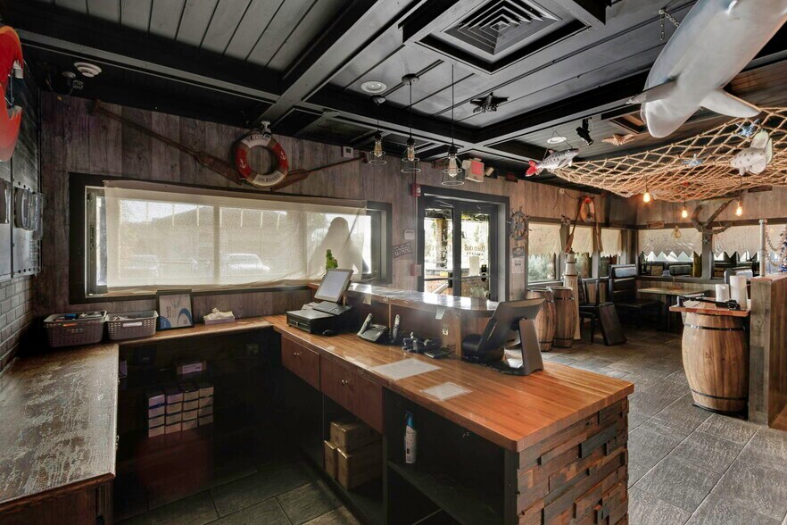 More Photos Of 2901 Tyrone Blvd, Saint Petersburg Restaurant For Sale