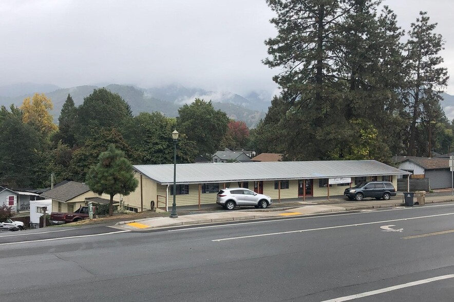 Primary Photo Of 720 Rogue River Hwy, Grants Pass Storefront Retail Residential For Sale