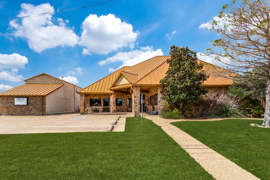 Primary Photo Of 230 E Ovilla Rd, Red Oak Office For Lease