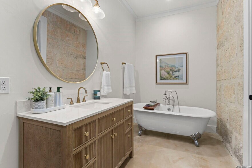 More Photos Of 824 High St, Comfort Flex For Sale