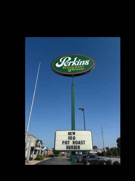 More Photos Of 431 Dixie Way, South Bend Restaurant For Lease