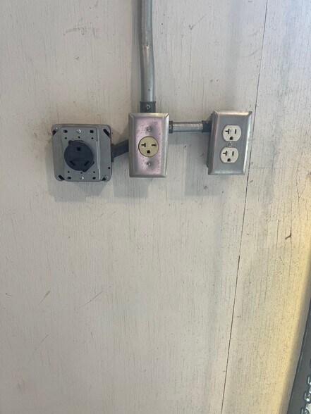 More Photos Of 127 Heron Way, Merced Warehouse For Sale