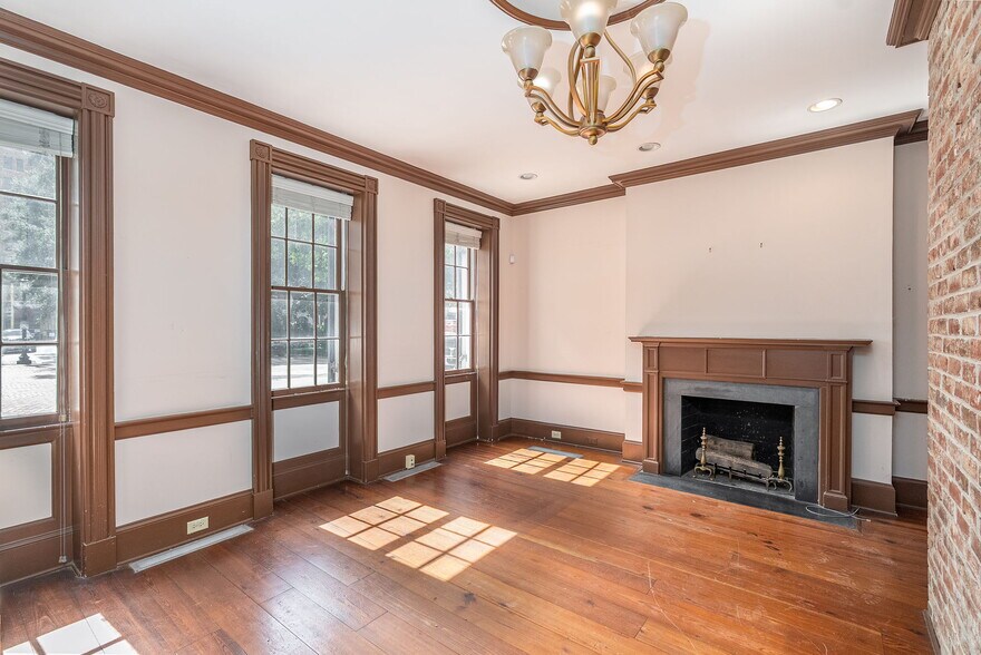 More Photos Of 26 E Bryan St, Savannah Office For Sale