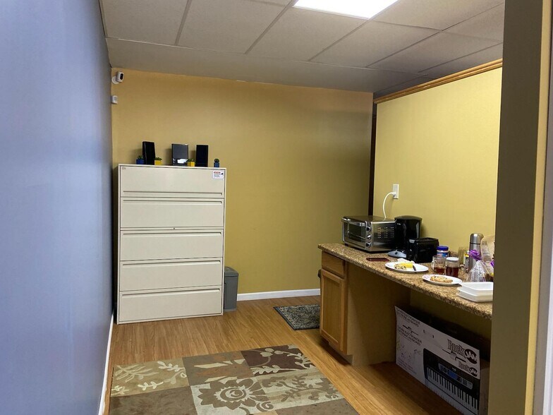 More Photos Of 351-357 W Sunrise Hwy, Freeport Storefront Retail Office For Lease