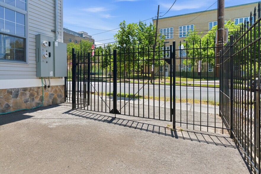 More Photos Of 1512 Marion Barry Ave SE, Washington Office For Sale