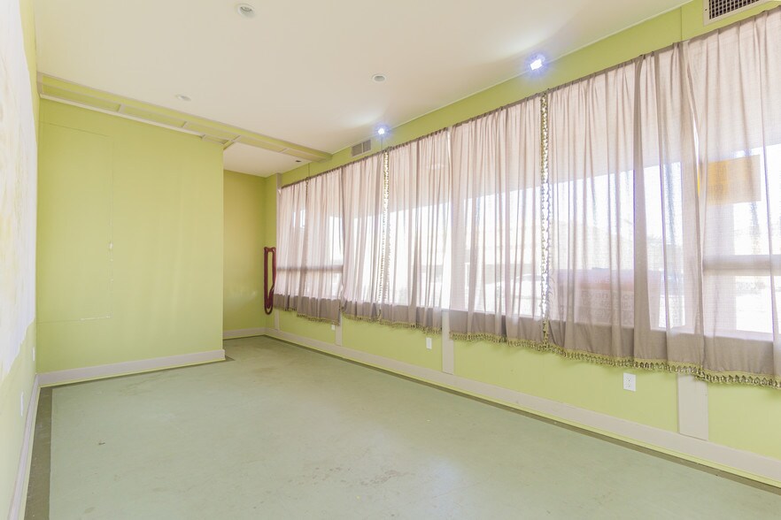 More Photos Of 2415 Church St, Galveston Light Distribution For Lease