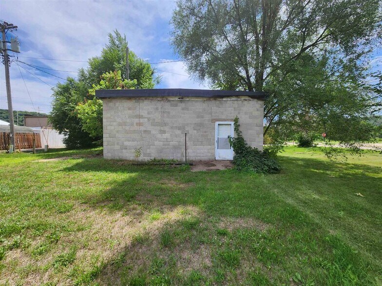 More Photos Of 207 Exchange st, Blue River Warehouse For Sale