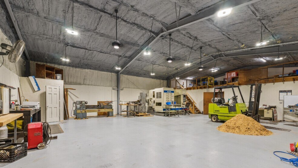More Photos Of 12516 Us-231, Youngstown Industrial For Sale