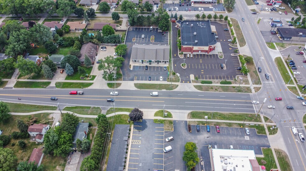 More Photos Of 8070-8078 21 Mile Rd, Shelby Township Office For Lease