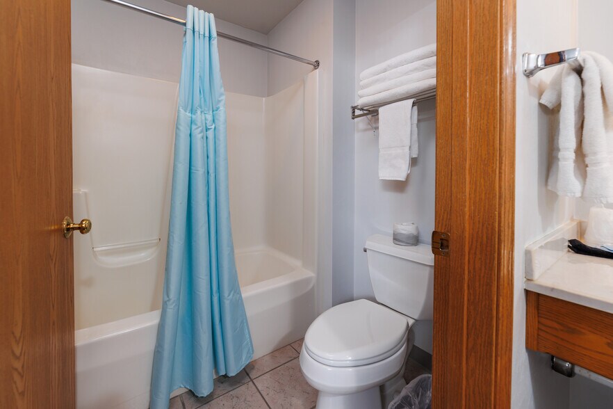 More Photos Of 6269 Wi-57, Sturgeon Bay Hotel For Sale