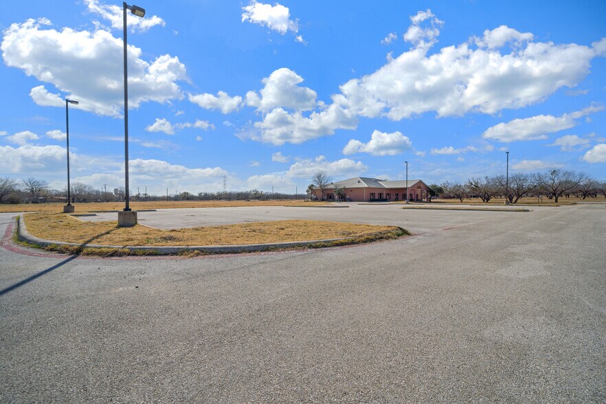 More Photos Of 7704 S Loop 1604 East, Elmendorf Office For Sale