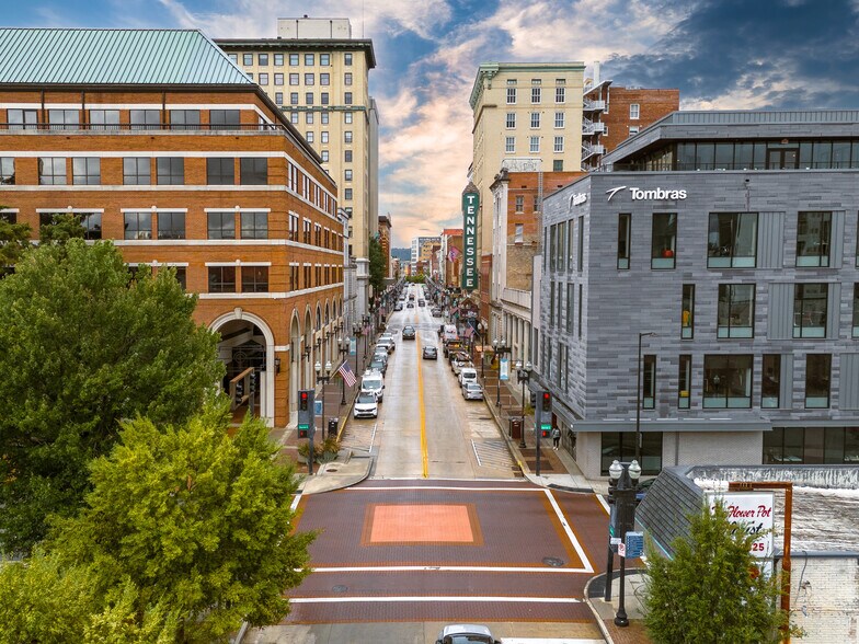 More Photos Of 625 S Gay St, Knoxville Office For Lease